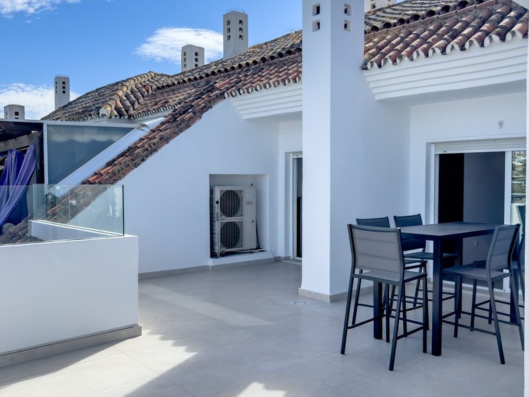 Apartment for Sale in Puerto Banús, Malaga 4