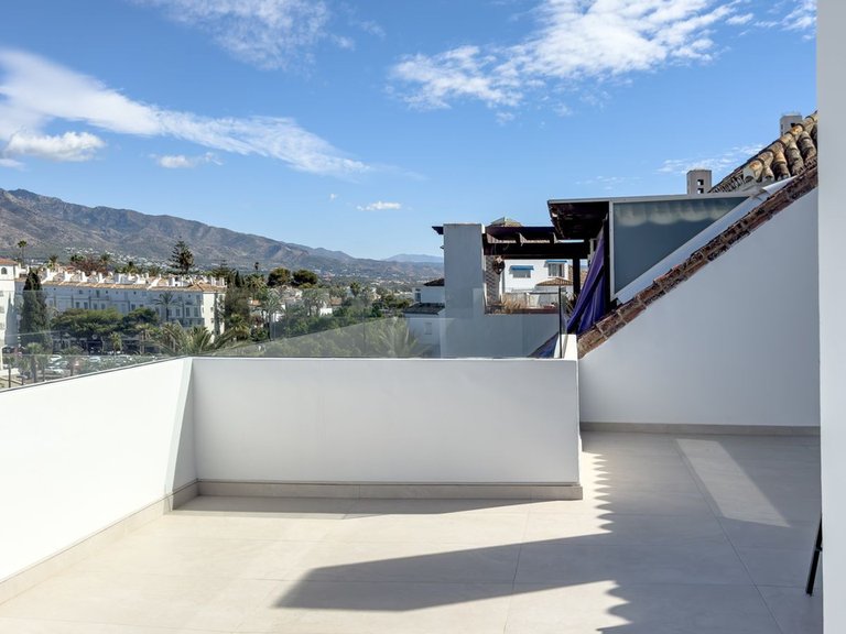 Apartment for Sale in Puerto Banús, Malaga 8