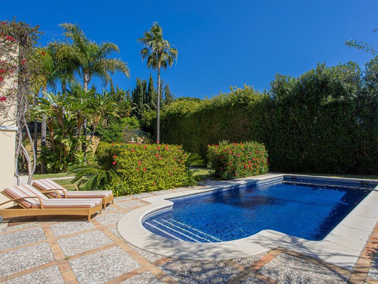 Villa for Sale in El Paraiso, Malaga 10