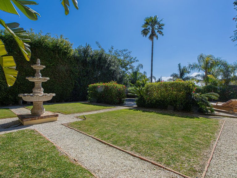 Villa for Sale in El Paraiso, Malaga 19
