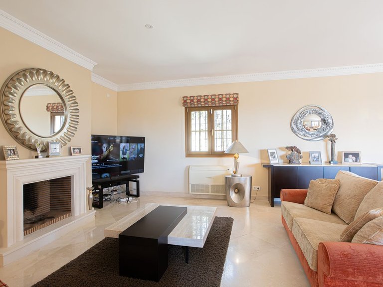Villa for Sale in El Paraiso, Malaga 22