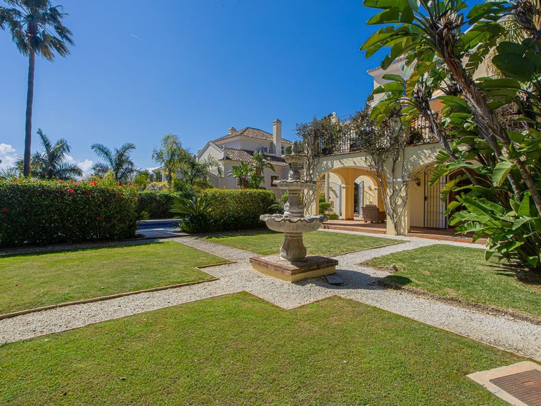 Villa for Sale in El Paraiso, Malaga 23