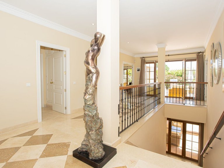 Villa for Sale in El Paraiso, Malaga 27