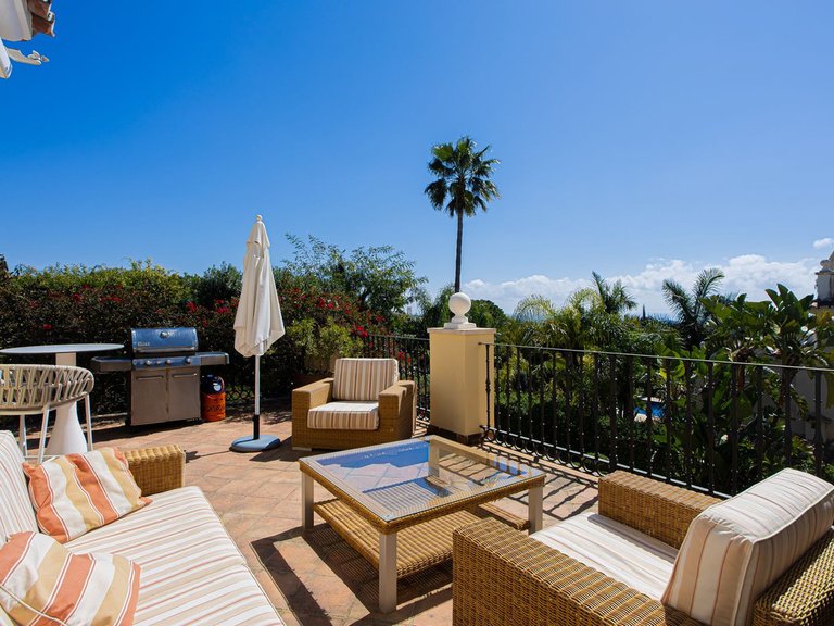 Villa for Sale in El Paraiso, Malaga 3