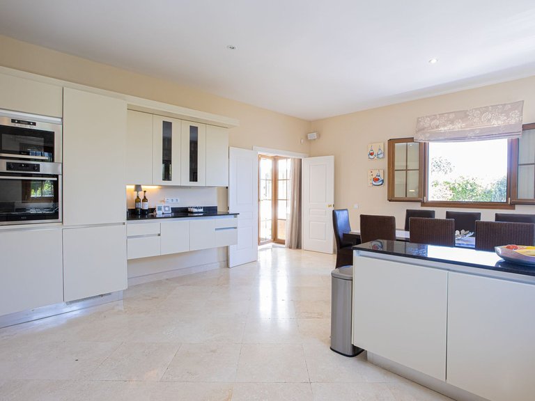 Villa for Sale in El Paraiso, Malaga 30
