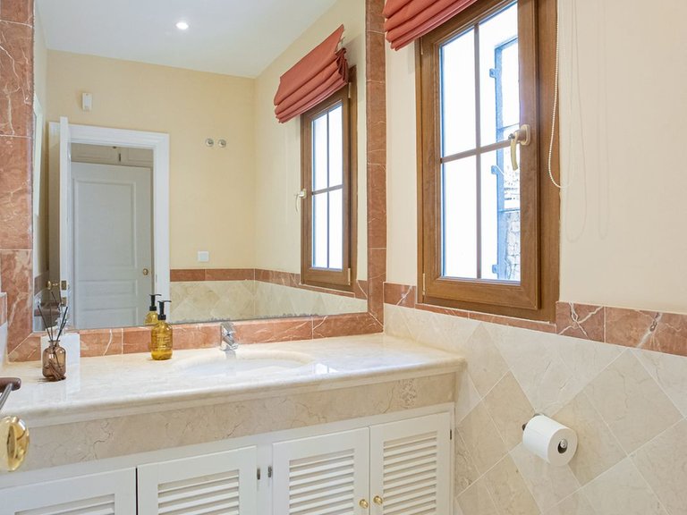 Villa for Sale in El Paraiso, Malaga 33