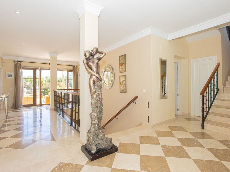Villa for Sale in El Paraiso, Malaga 37