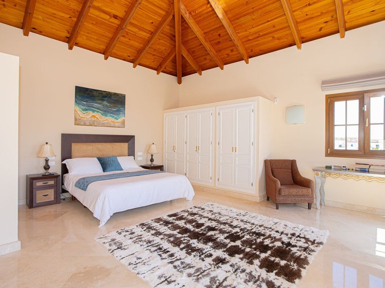 Villa for Sale in El Paraiso, Malaga 38