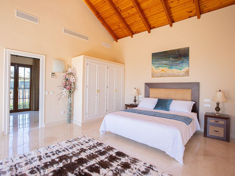 Villa for Sale in El Paraiso, Malaga 39