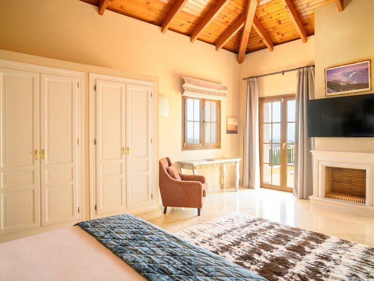 Villa for Sale in El Paraiso, Malaga 41