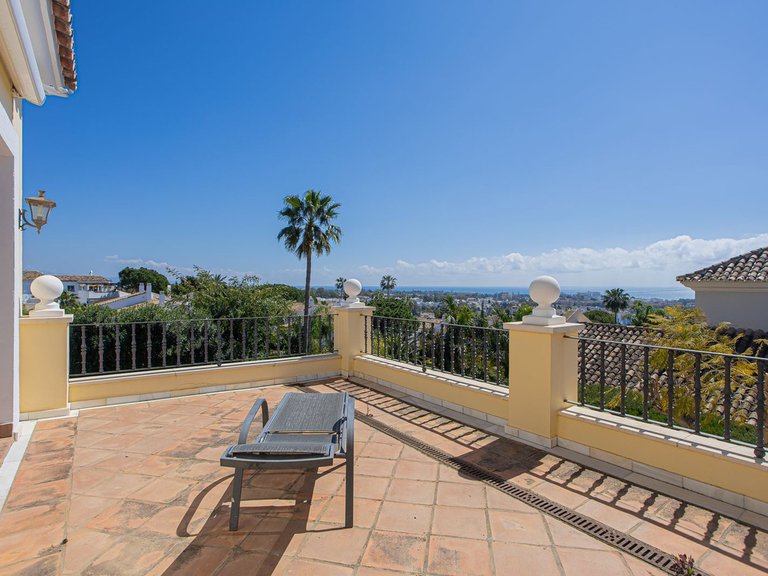 Villa for Sale in El Paraiso, Malaga 42