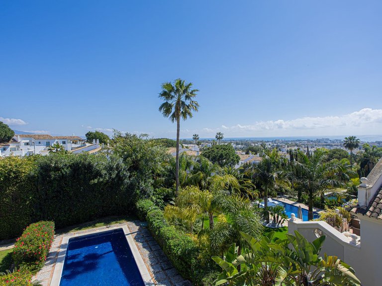 Villa for Sale in El Paraiso, Malaga 43