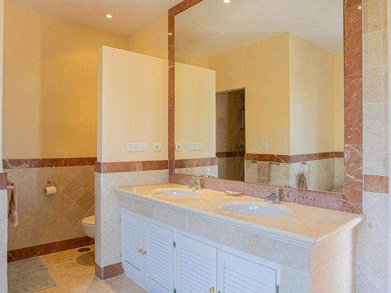 Villa for Sale in El Paraiso, Malaga 46