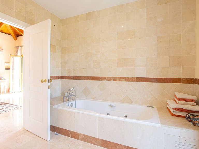 Villa for Sale in El Paraiso, Malaga 47