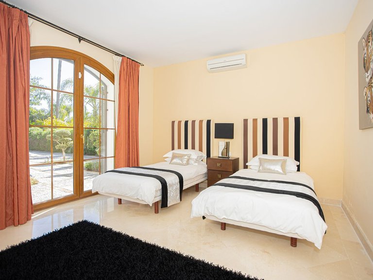 Villa for Sale in El Paraiso, Malaga 48