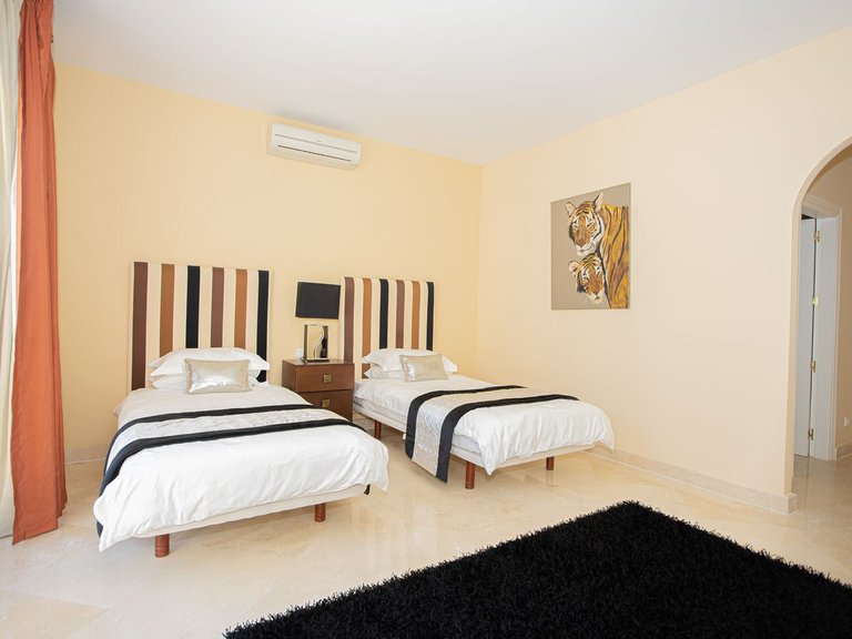 Villa for Sale in El Paraiso, Malaga 49
