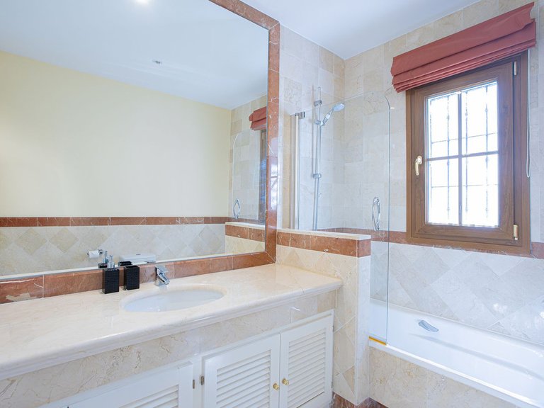 Villa for Sale in El Paraiso, Malaga 51