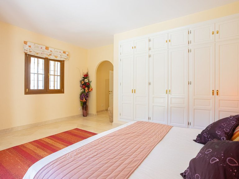 Villa for Sale in El Paraiso, Malaga 54
