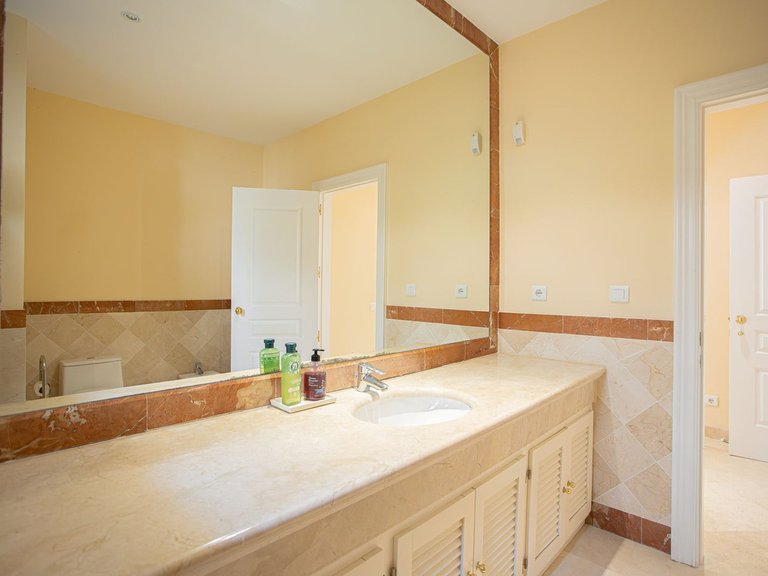 Villa for Sale in El Paraiso, Malaga 56