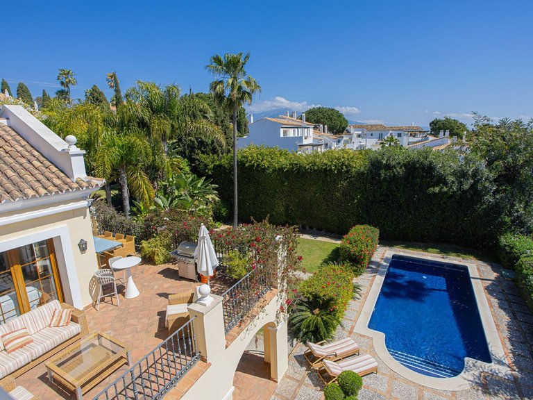 Villa for Sale in El Paraiso, Malaga 6