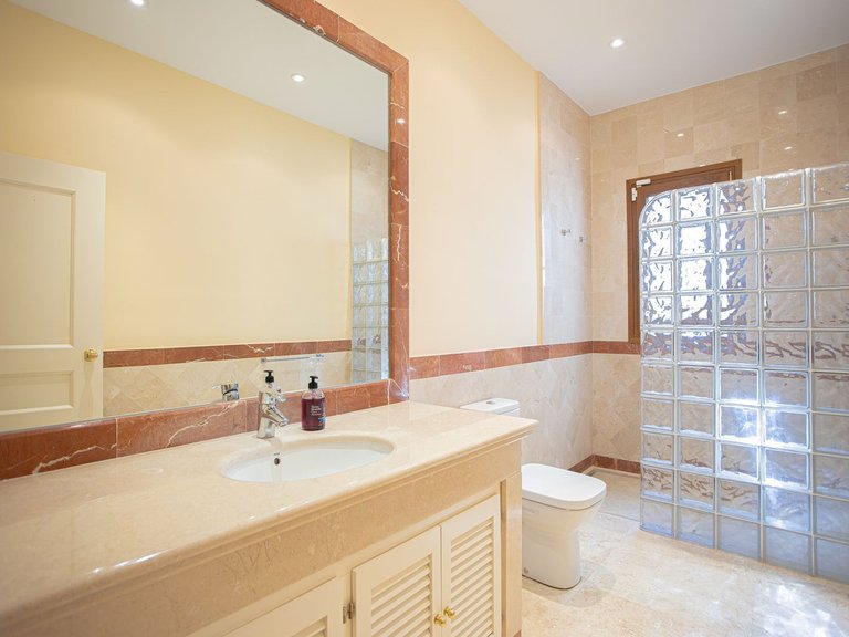 Villa for Sale in El Paraiso, Malaga 61