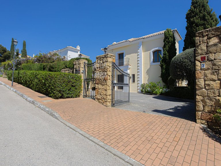 Villa for Sale in El Paraiso, Malaga 66