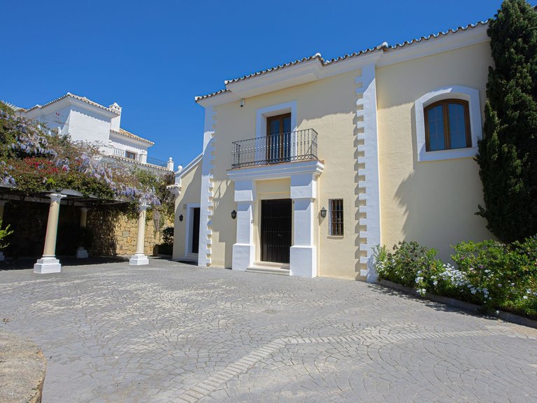 Villa for Sale in El Paraiso, Malaga 67