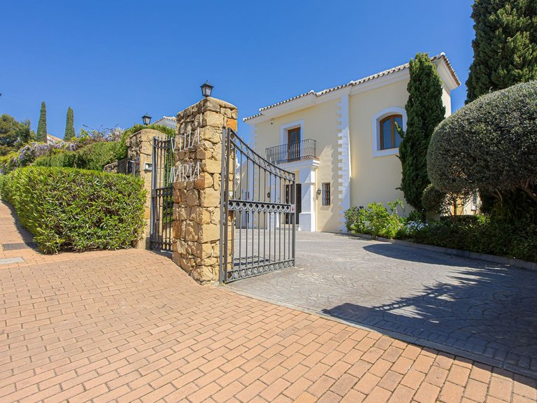 Villa for Sale in El Paraiso, Malaga 70