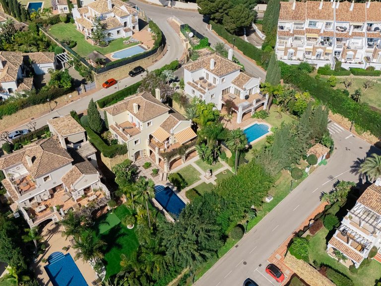 Villa for Sale in El Paraiso, Malaga 71
