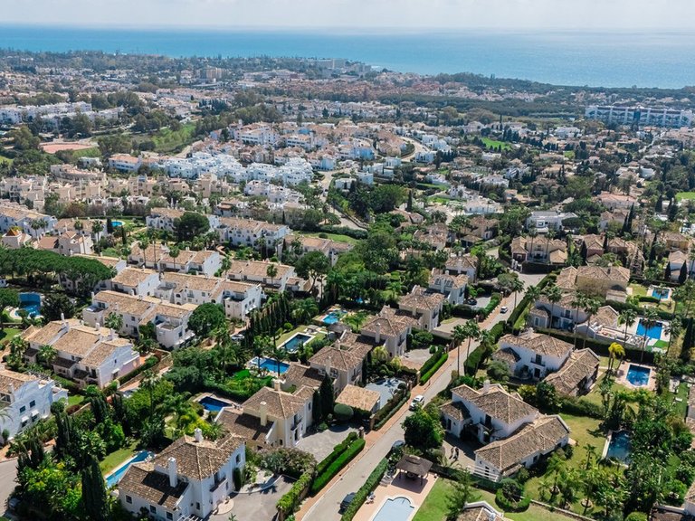 Villa for Sale in El Paraiso, Malaga 72