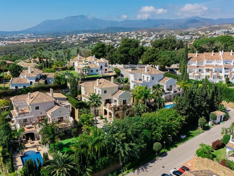 Villa for Sale in El Paraiso, Malaga 73