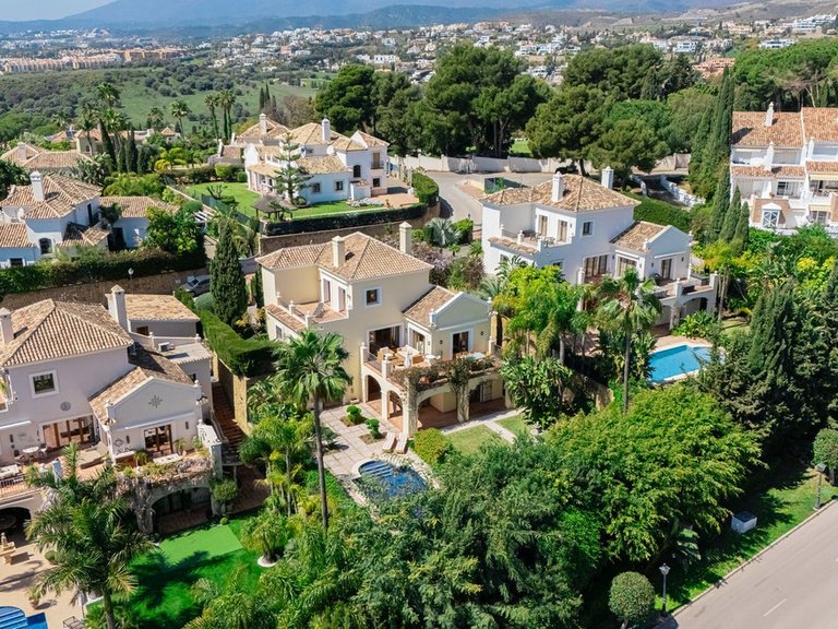 Villa for Sale in El Paraiso, Malaga 74