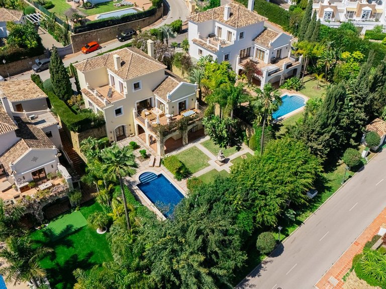 Villa for Sale in El Paraiso, Malaga 75