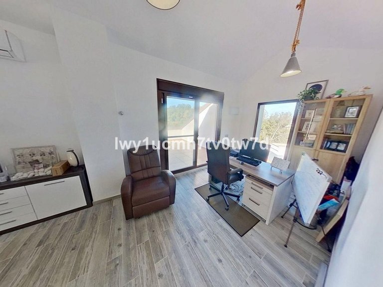 Villa for Sale in Alhaurín De La Torre, Malaga 11