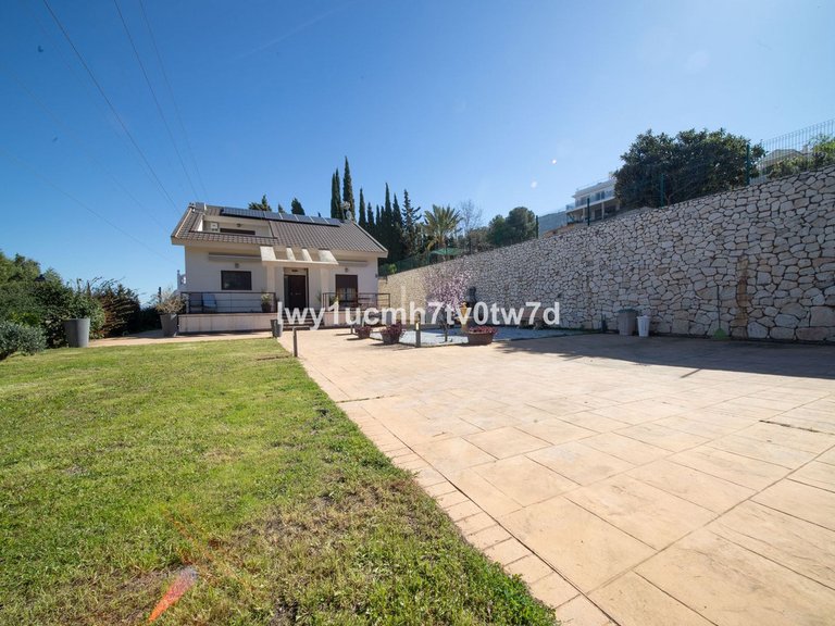 Villa for Sale in Alhaurín De La Torre, Malaga 23