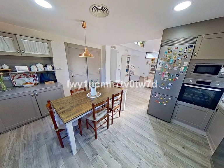 Villa for Sale in Alhaurín De La Torre, Malaga 28