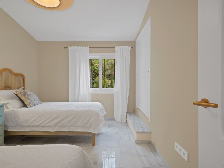 Villa for Sale in Calahonda, Malaga 12