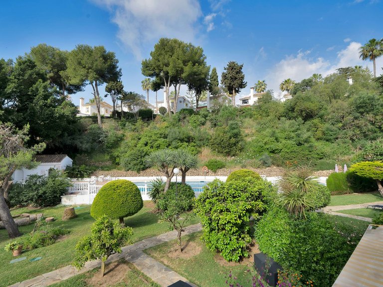 Villa for Sale in Calahonda, Malaga 16