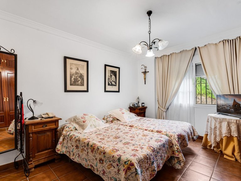 Villa for Sale in Estepona, Malaga 16