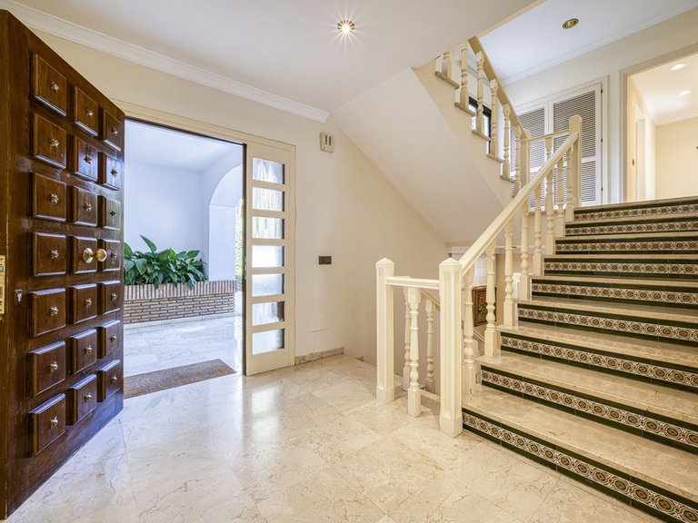 Villa for Sale in Los Monteros, Malaga 10