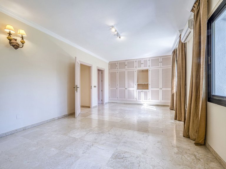 Villa for Sale in Los Monteros, Malaga 13