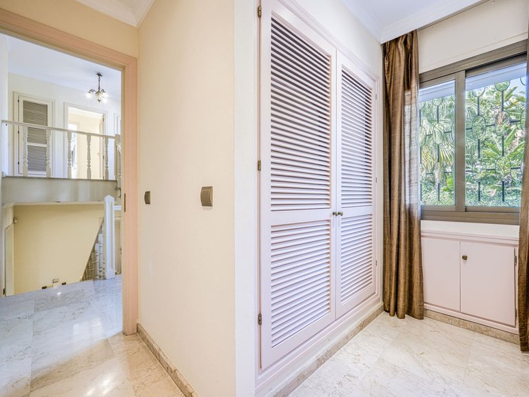 Villa for Sale in Los Monteros, Malaga 14