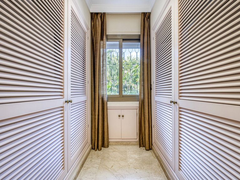 Villa for Sale in Los Monteros, Malaga 15