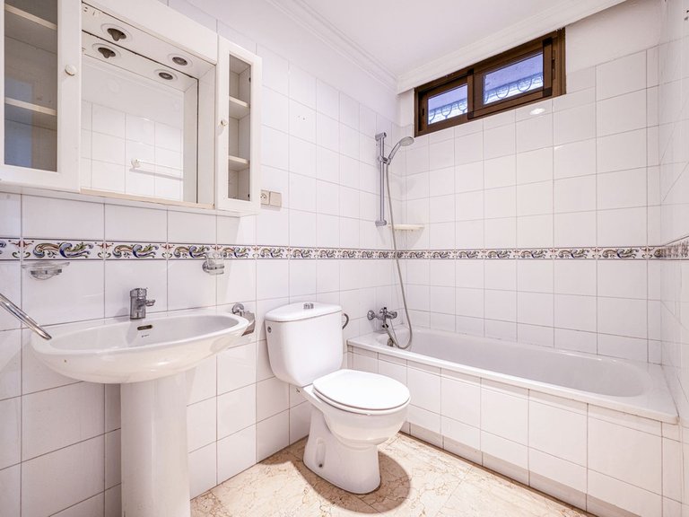 Villa for Sale in Los Monteros, Malaga 16