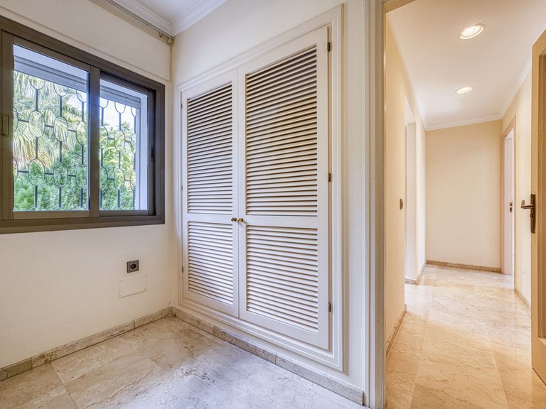 Villa for Sale in Los Monteros, Malaga 17