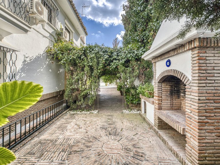 Villa for Sale in Los Monteros, Malaga 20
