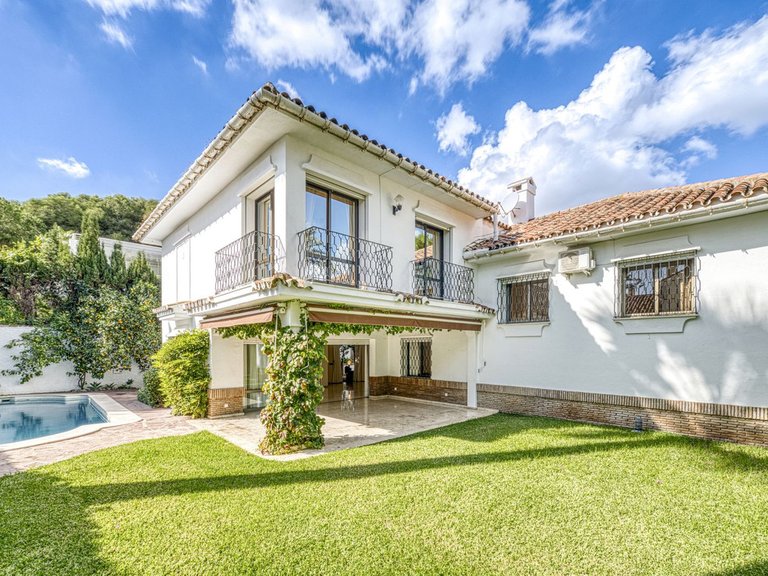 Villa for Sale in Los Monteros, Malaga 21