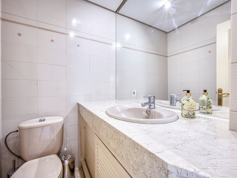 Villa for Sale in Los Monteros, Malaga 26