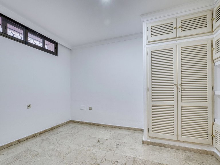Villa for Sale in Los Monteros, Malaga 28
