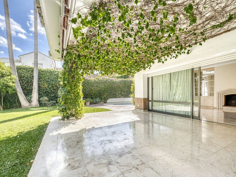 Villa for Sale in Los Monteros, Malaga 3